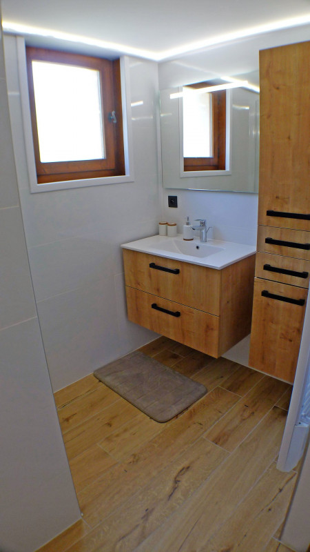 _lv_images__lot_0000000185_11_3650520