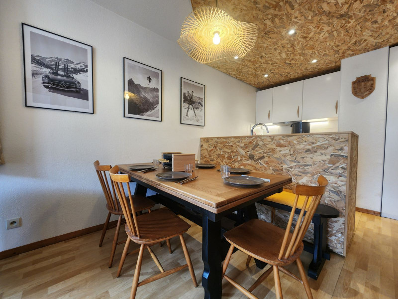 _lv_images__lot_0000000188_06_3711608