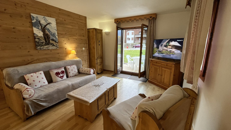 _lv_images__lot_0000000196_02_3723631