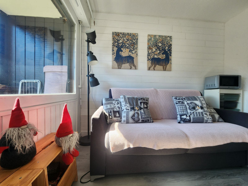 _lv_images__lot_0000000197_09_3705918