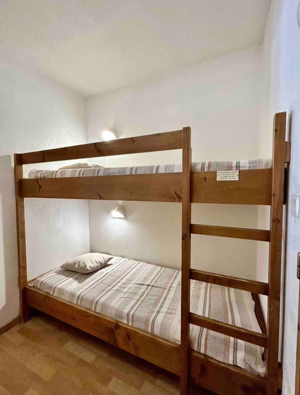 _lv_images__lot_0000000198_05_3684688