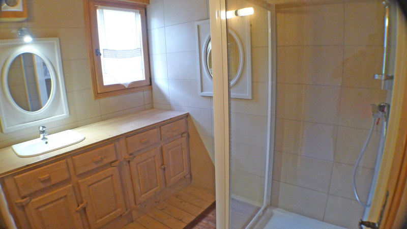 _lv_images__lot_0000000200_10_3552633