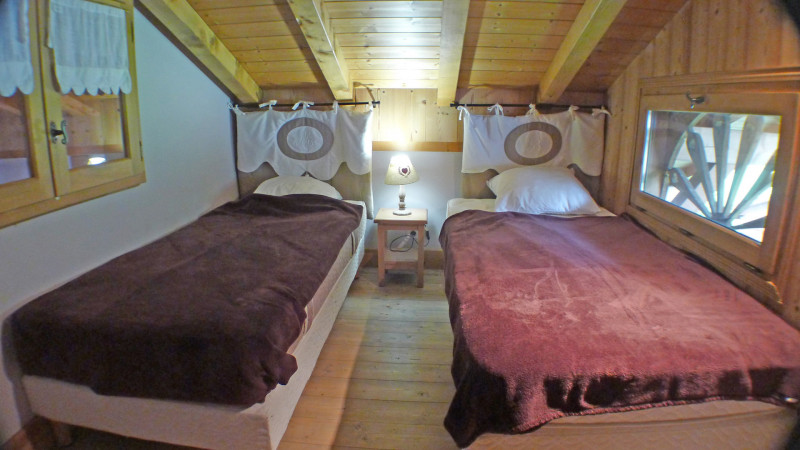 _lv_images__lot_0000000200_11_3184395