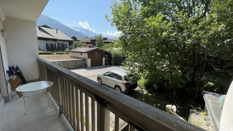 _lv_images__lot_0000000203_03_3567369