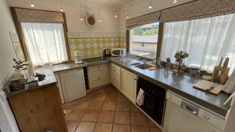 _lv_images__lot_0000000203_04_3306658