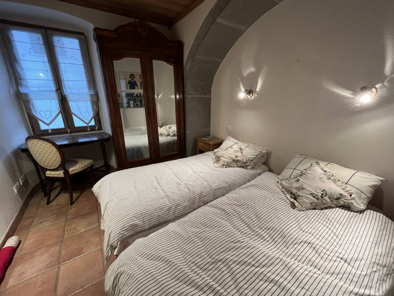 _lv_images__lot_0000000203_12_3306666