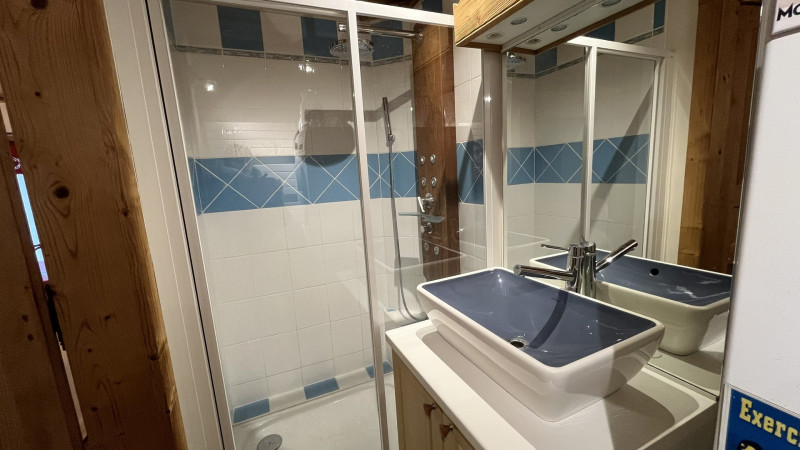 _lv_images__lot_0000000203_15_3659600