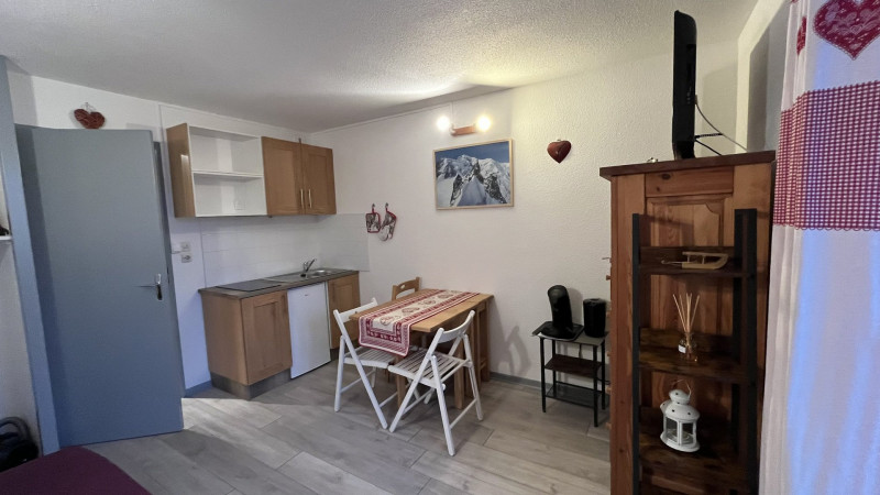 _lv_images__lot_0000000204_02_3615717