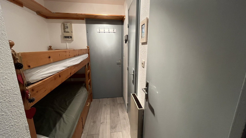 _lv_images__lot_0000000204_05_3456017