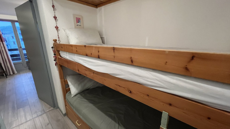 _lv_images__lot_0000000204_06_3347936