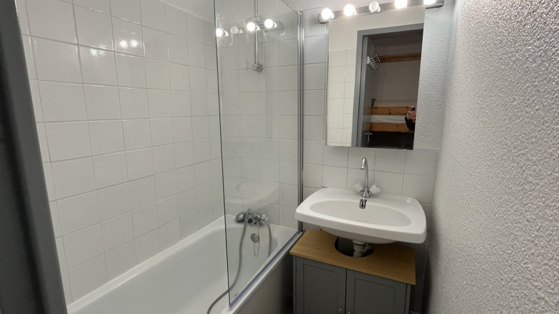 _lv_images__lot_0000000204_07_3332357