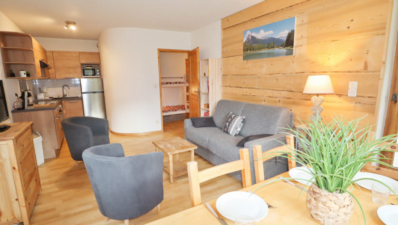 _lv_images__lot_0000000205_01_3381148