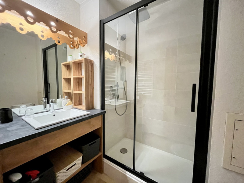 _lv_images__lot_0000000205_05_3668993