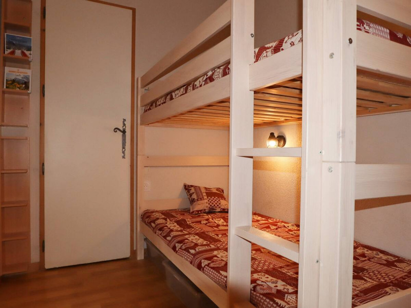 _lv_images__lot_0000000205_06_3276053 _lv_images__lot_0000000205_06_3276053