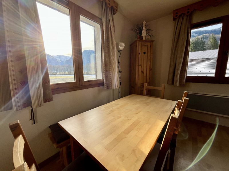 _lv_images__lot_0000000205_09_3653559