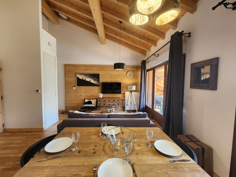 _lv_images__lot_0000000208_01_3437135