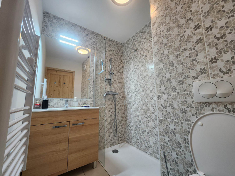 _lv_images__lot_0000000208_13_3618768