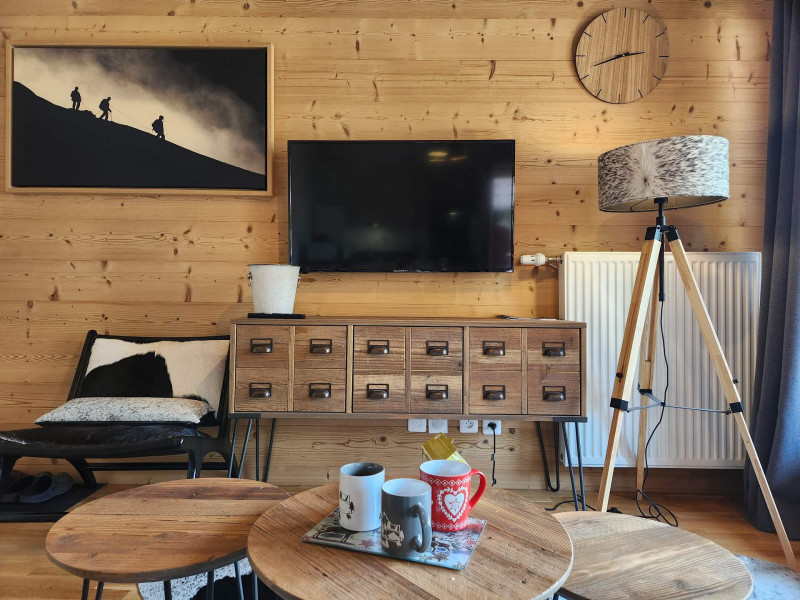 _lv_images__lot_0000000208_14_3350784