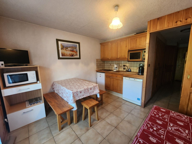 _lv_images__lot_0000000209_03_3273817