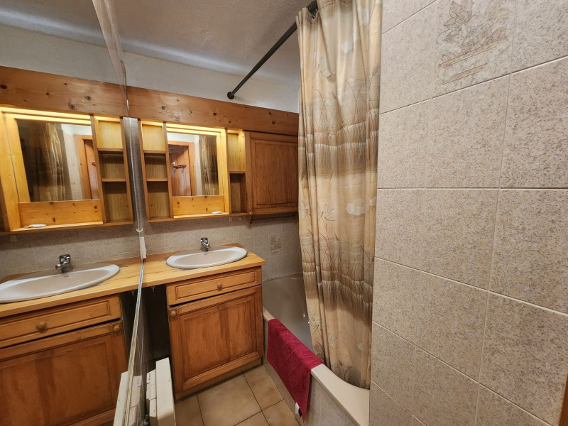 _lv_images__lot_0000000209_04_3273818