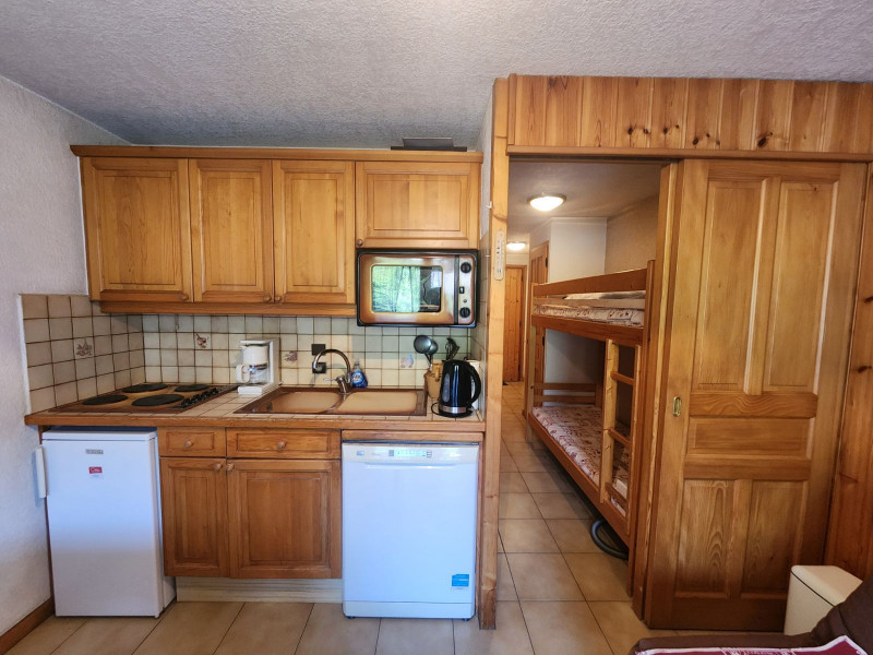 _lv_images__lot_0000000209_06_3273820