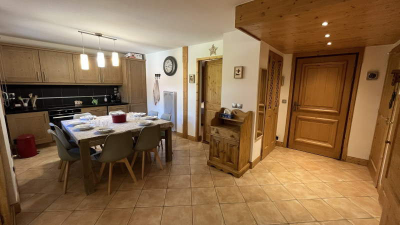 _lv_images__lot_0000000211_08_3297189 _lv_images__lot_0000000211_08_3297189