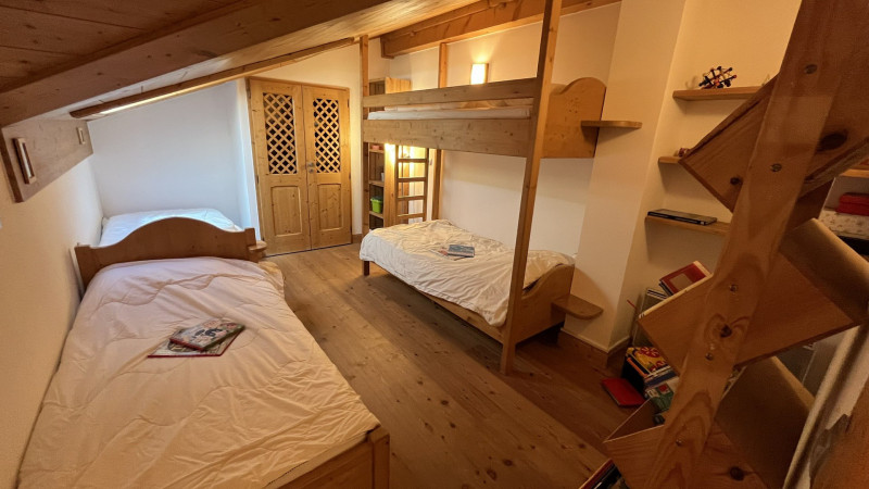 _lv_images__lot_0000000211_12_3328761