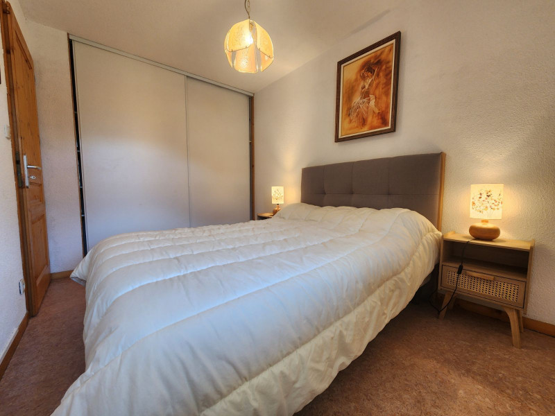 _lv_images__lot_0000000212_08_3245906