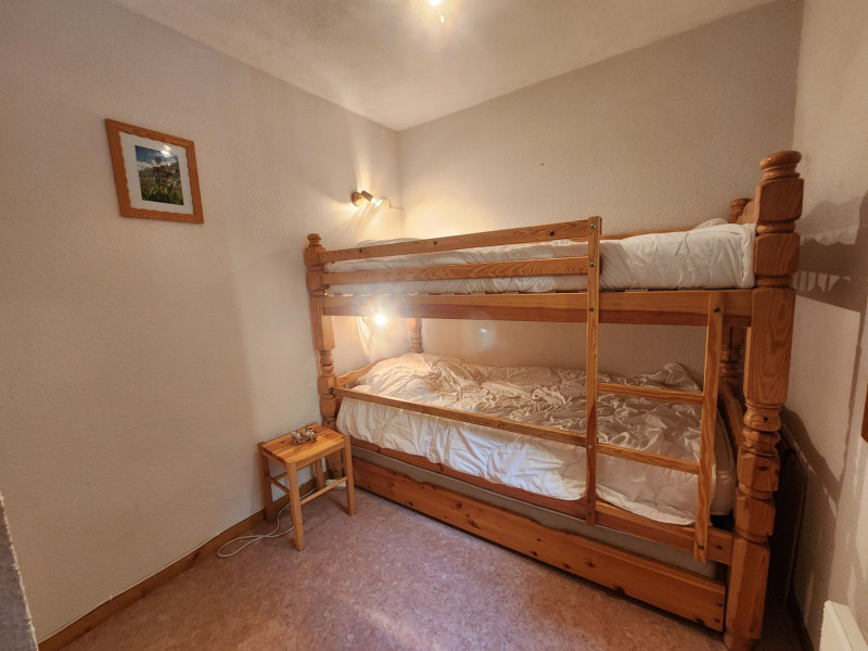 _lv_images__lot_0000000212_11_3699967