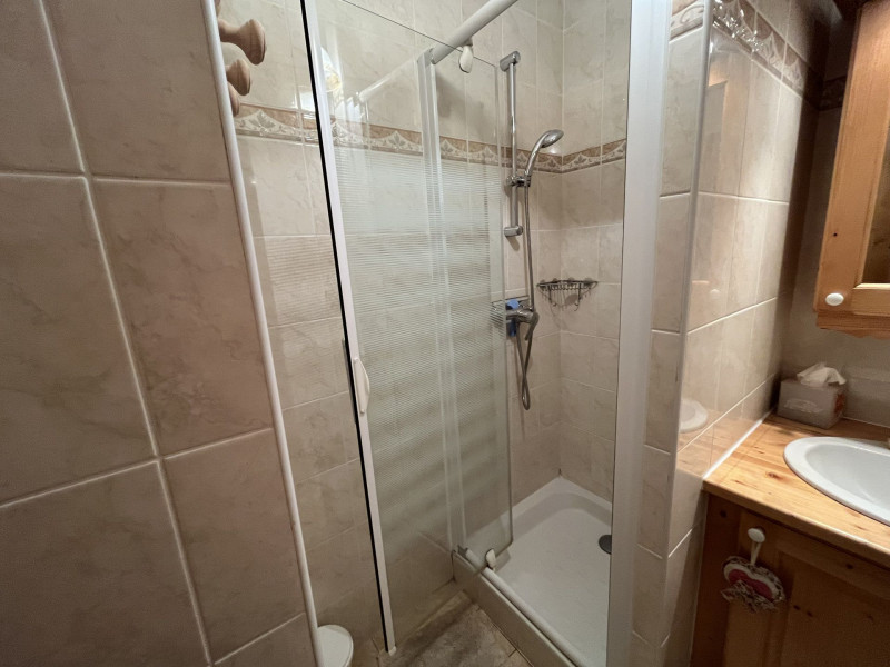 _lv_images__lot_0000000213_09_3507842