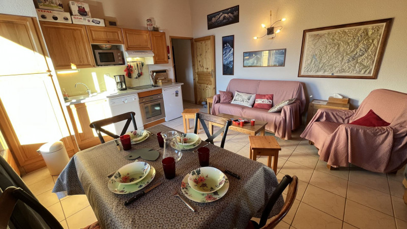 _lv_images__lot_0000000214_02_3201949 _lv_images__lot_0000000214_02_3201949