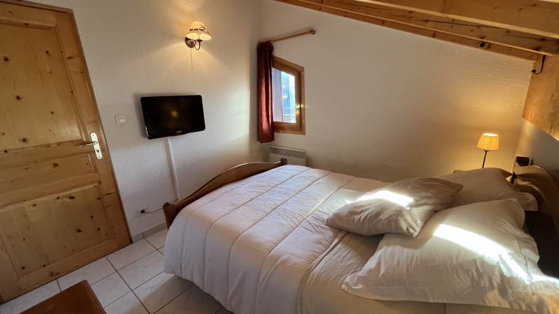 _lv_images__lot_0000000214_10_3303780 _lv_images__lot_0000000214_10_3303780