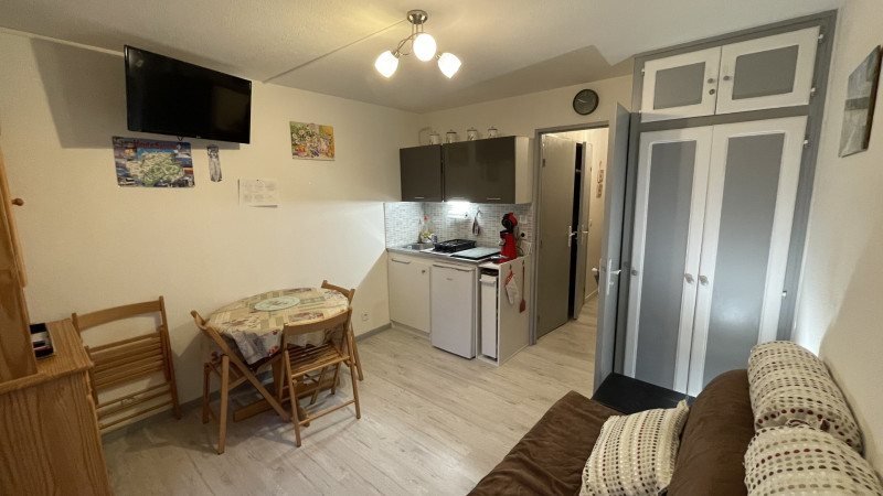 _lv_images__lot_0000000216_01_3703390