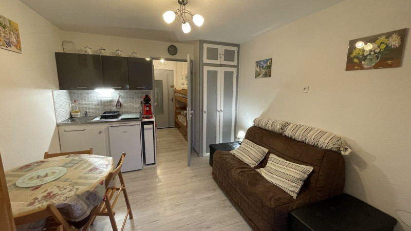 _lv_images__lot_0000000216_04_3706517