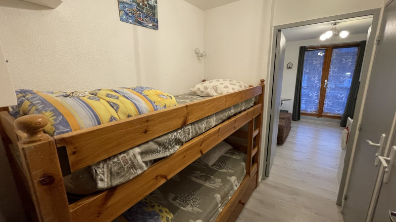 _lv_images__lot_0000000216_06_3697507