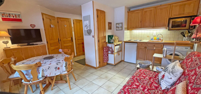 _lv_images__lot_0000000217_02_3721157