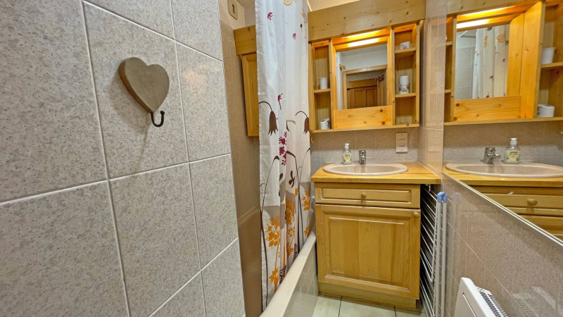 _lv_images__lot_0000000217_06_3727254