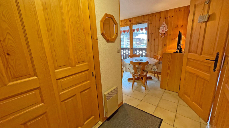 _lv_images__lot_0000000217_08_3718112