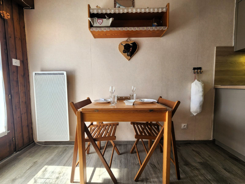 _lv_images__lot_0000000219_02_3718090