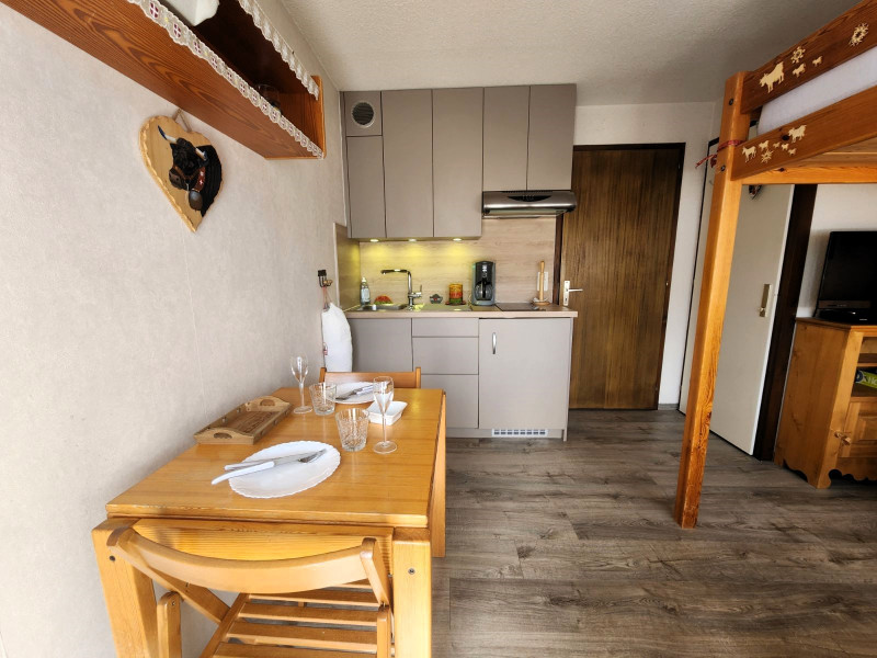 _lv_images__lot_0000000219_04_3684872 _lv_images__lot_0000000219_04_3684872