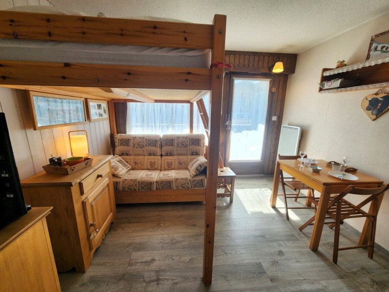 _lv_images__lot_0000000219_07_3659890