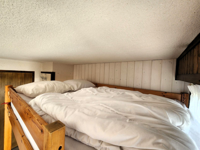 _lv_images__lot_0000000219_08_3628300