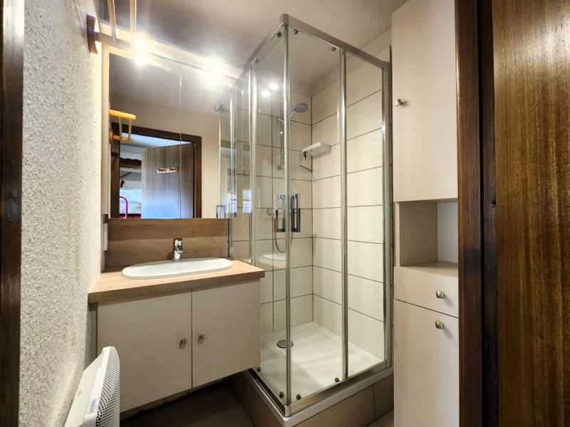 _lv_images__lot_0000000219_10_3650683