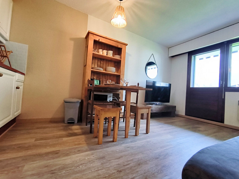 _lv_images__lot_0109021822_04_3705290