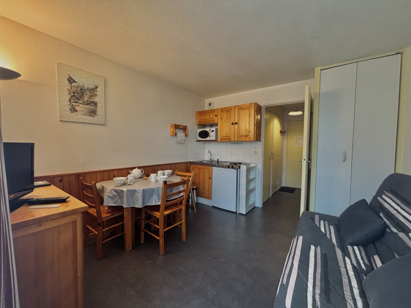_lv_images__lot_0109021933_03_3071332