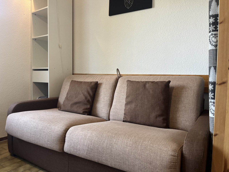 _lv_images__lot_0109021967_06_3557601