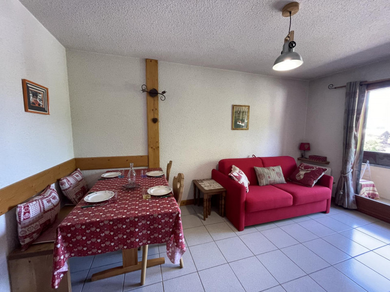 _lv_images__lot_0109022043_04_2803083