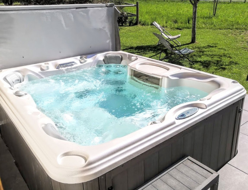 jacuzzi