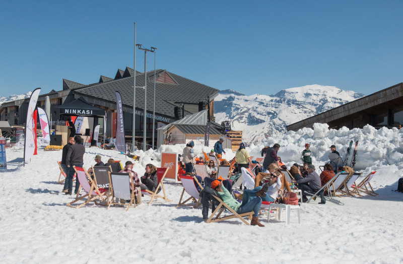 ski-de-printemps-en-terrasse-1501416