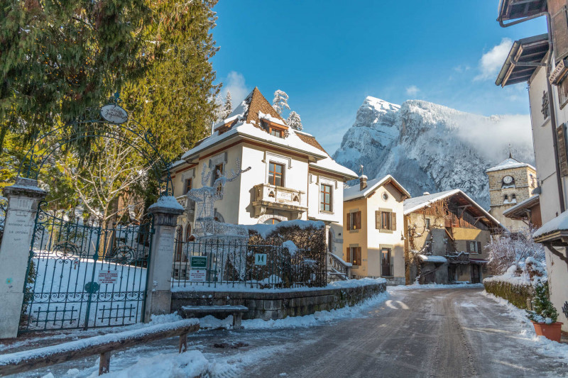 village-hiver-neige-egliseotsamoens2-3-1-2832139